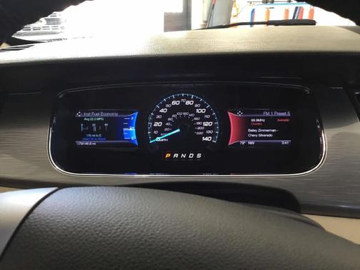 White Platinum Clearcoat Metallic 2016 Ford Taurus SEL