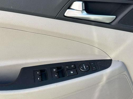 White Pearl 2019 Hyundai TUCSON SEL