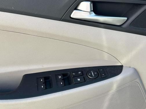 White Pearl 2019 Hyundai TUCSON SEL
