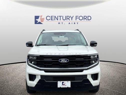 Star White 2027 Ford Expedition Platinum