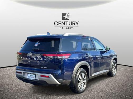 2022 Nissan Pathfinder SL