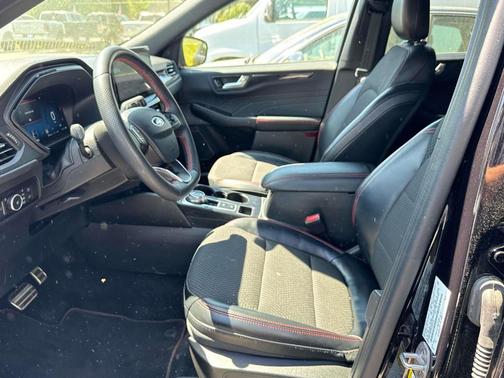 Black Metallic 2023 Ford Escape ST-Line Select