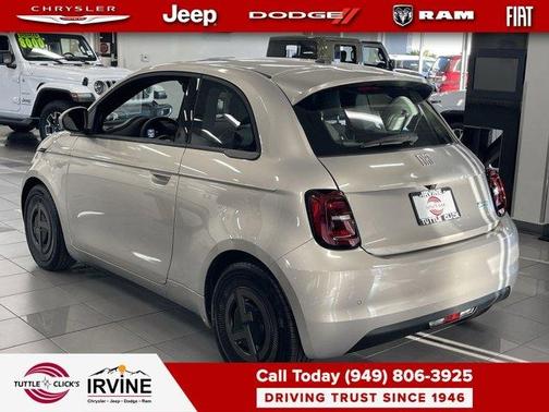 2025 FIAT 500e Base