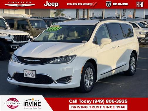 2017 Chrysler Pacifica Touring-L