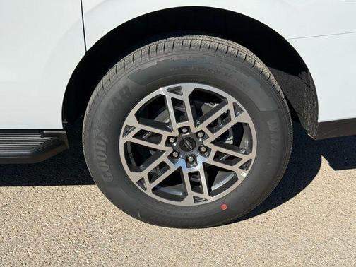 2025 Ford Expedition Max Active 4x2