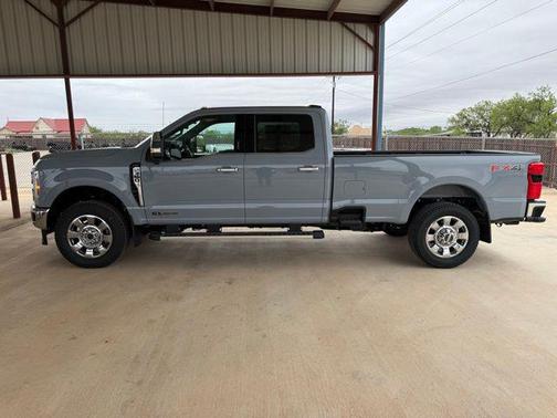 Glacier Gray Metallic Tri-Coat 2026 Ford F-350 Lariat