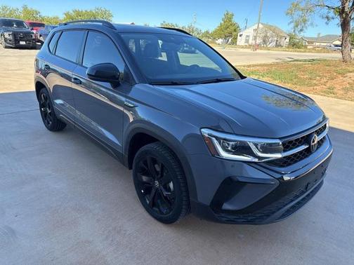 2024 Volkswagen Taos 1.5T SE Black