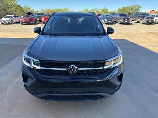 2024 Volkswagen Taos 1.5T SE Black