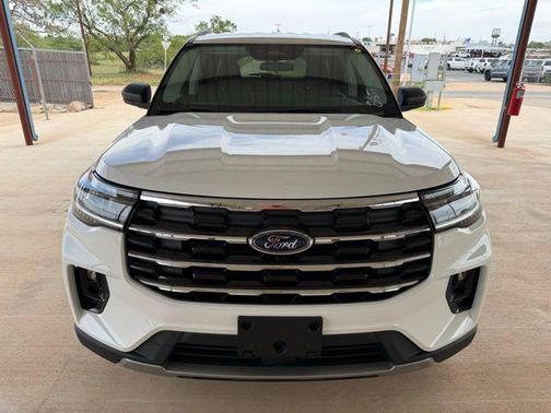 Star White Metallic Tri-Coat 2026 Ford Explorer Active