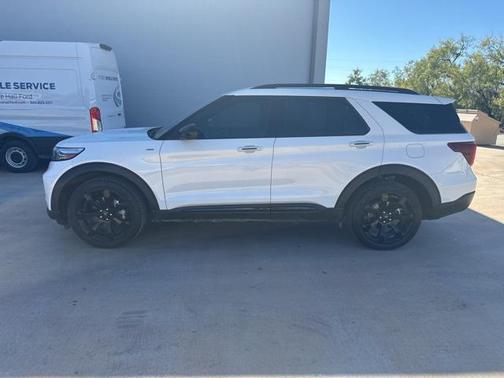 2024 Ford Explorer ST-Line
