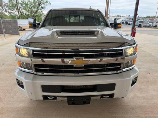 Pearl 2019 Chevrolet Silverado 2500 High Country