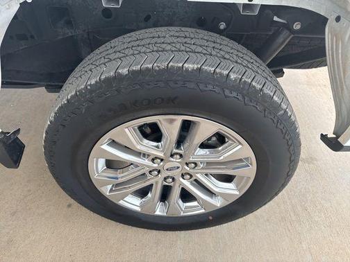 Oxford White 2024 Ford F-150 Lariat