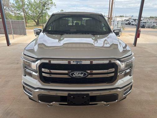 Oxford White 2024 Ford F-150 Lariat