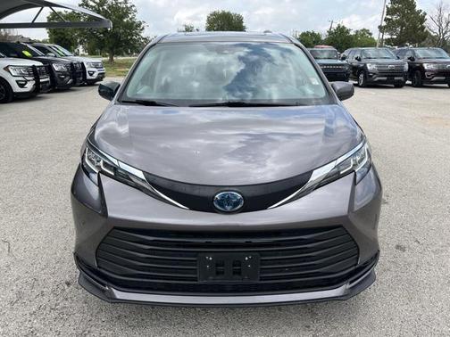 2021 Toyota Sienna LE