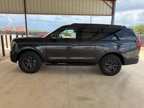 Dark Matter Gray Metallic 2026 Ford Expedition Tremor
