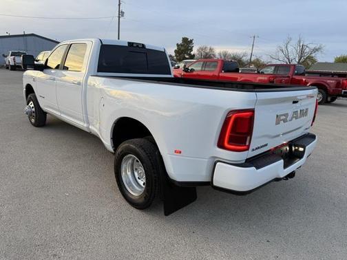 2025 RAM 3500 Laramie Crew Cab 4x4 8' Box