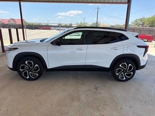 Summit White 2025 Chevrolet Trax FWD 2RS