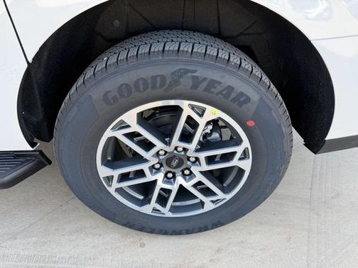 2025 Ford Expedition Max Active 4x2