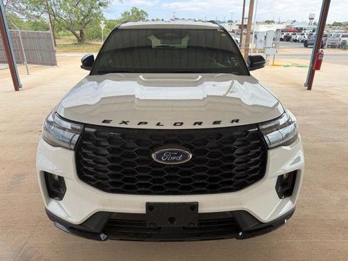 Star White Metallic Tri-Coat 2026 Ford Explorer ST-Line