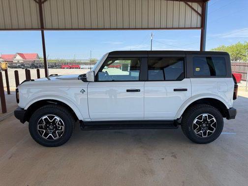 Oxford White 2026 Ford Bronco Outer Banks