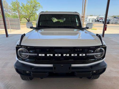Oxford White 2026 Ford Bronco Outer Banks