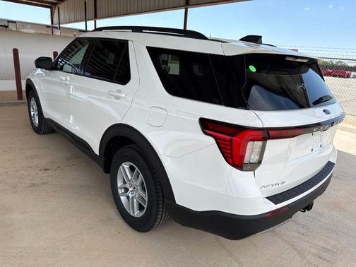 Star White Metallic Tri-Coat 2026 Ford Explorer Active