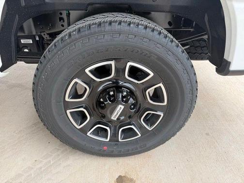 Star White Metallic Tri-Coat 2026 Ford F-250 Platinum