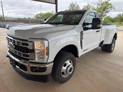 Oxford White 2026 Ford F-350 XLT
