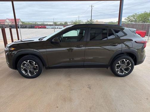 Harvest Bronze Metallic 2024 Chevrolet Trax LT