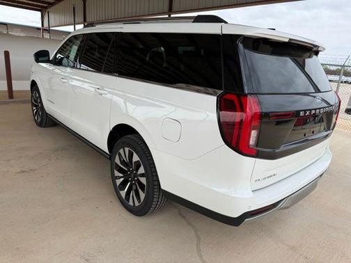 Star White Metallic Tri-Coat 2026 Ford Expedition Max Platinum
