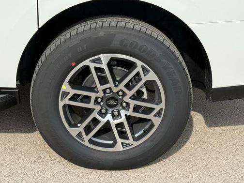2025 Ford Expedition Max Active 4x2