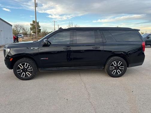 2021 GMC Yukon XL 4WD AT4