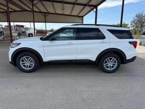 Star White Metallic Tri-Coat 2026 Ford Explorer Active