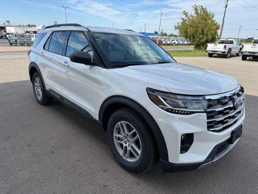 Star White Metallic Tri-Coat 2026 Ford Explorer Active