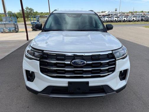 Star White Metallic Tri-Coat 2026 Ford Explorer Active