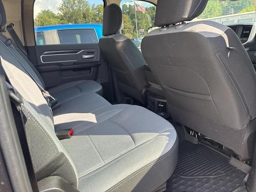 2020 RAM 2500 Big Horn Crew Cab 4X4 6'4' Box