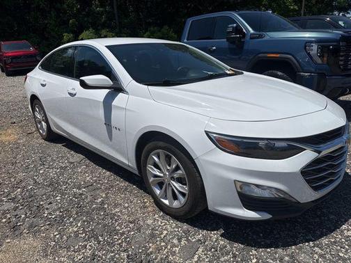 Summit White 2024 Chevrolet Malibu FWD 1LT