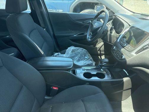 Summit White 2024 Chevrolet Malibu FWD 1LT