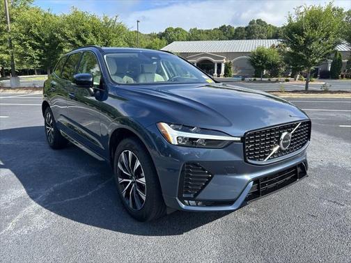 2024 Volvo XC60 B5 Core Dark Theme