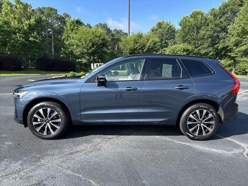2024 Volvo XC60 B5 Core Dark Theme