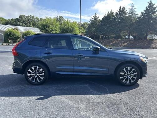 2024 Volvo XC60 B5 Core Dark Theme