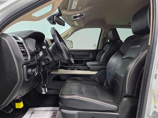 2022 RAM 2500 Laramie Crew Cab 4x4 6'4' Box