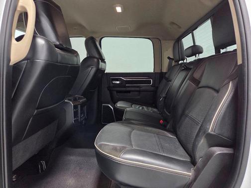 2022 RAM 2500 Laramie Crew Cab 4x4 6'4' Box