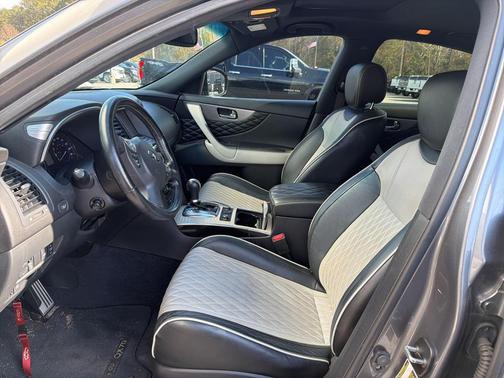 2017 INFINITI QX70 Base