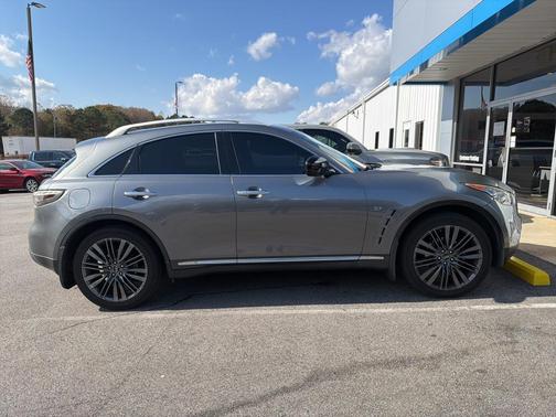 2017 INFINITI QX70 Base