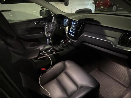 2020 Volvo XC60 T5 Momentum