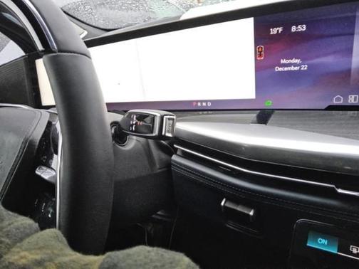 2025 Cadillac Escalade IQ Luxury 2