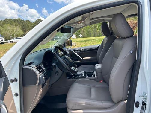 Starfire Pearl 2022 Lexus GX 460 Premium