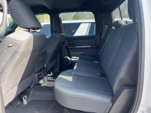 2021 RAM 2500 Tradesman Crew Cab 4x4 6'4' Box