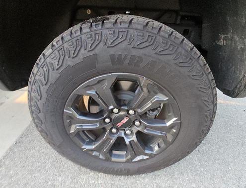 Onyx Black 2024 GMC Canyon Elevation